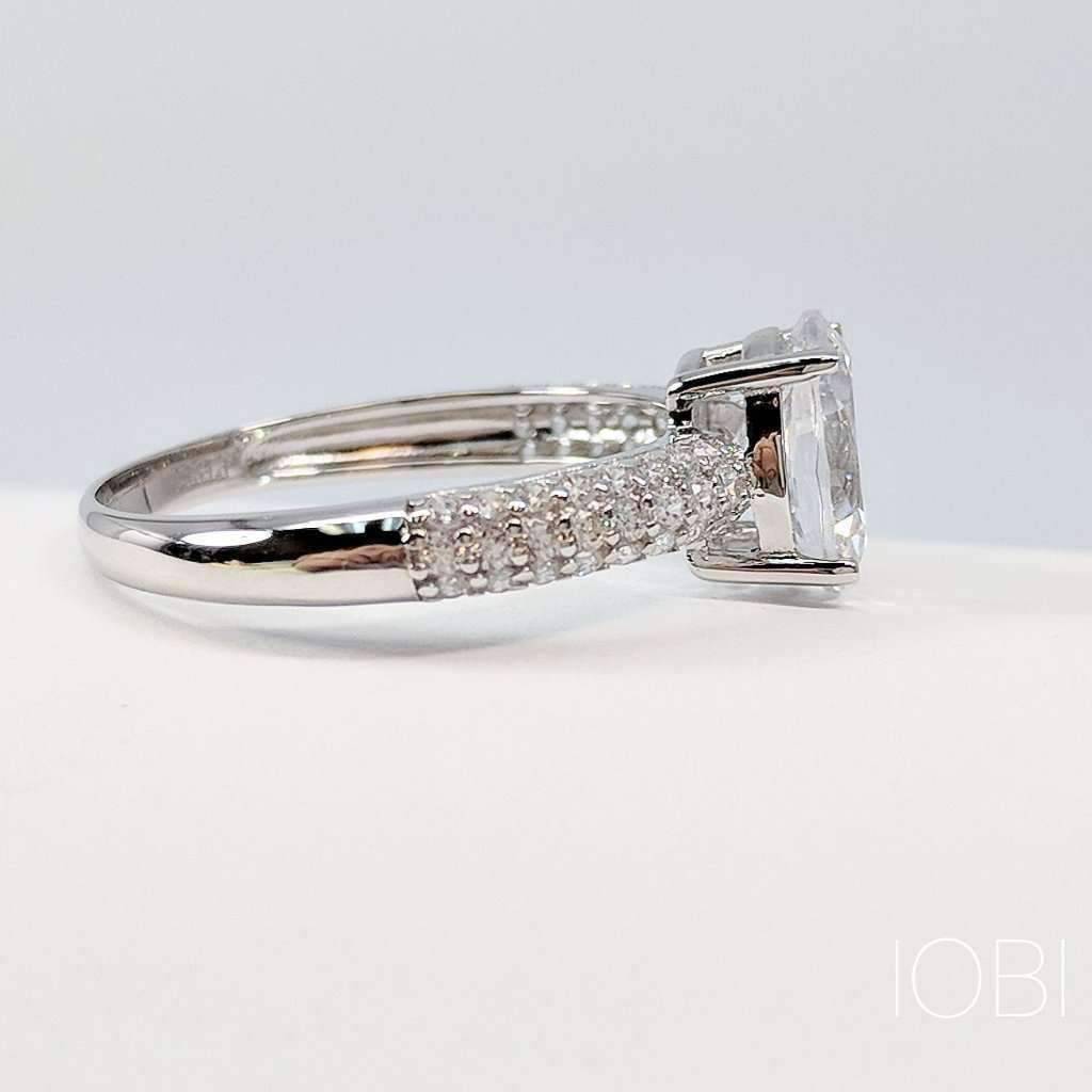 Ophelia 2CT Oval Cut OB Simulated Diamond Sterling Silver Platinum Plated Ring for Woman Bridal Engagement Wedding
