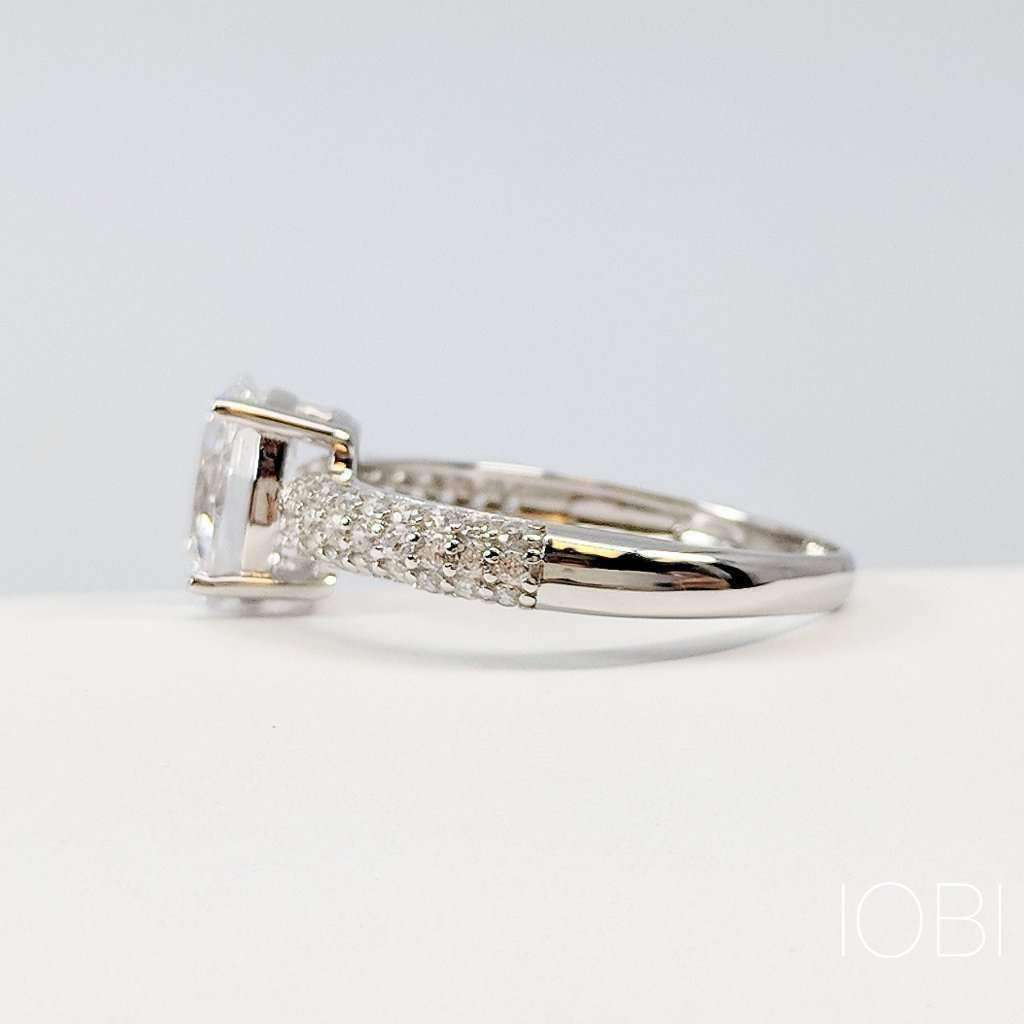 Ophelia 2CT Oval Cut OB Simulated Diamond Sterling Silver Platinum Plated Ring for Woman Bridal Engagement Wedding
