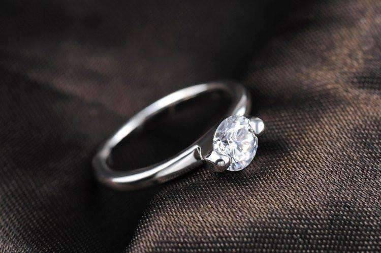 Feshionn IOBI Rings Two Prong "V" Set Solitaire Ring - Choose Your Color Ring
